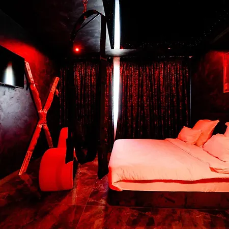 Fantasy Apartments Jacuzzi Bucharest-3