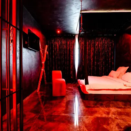 Fantasy Apartments Jacuzzi Bucharest-2